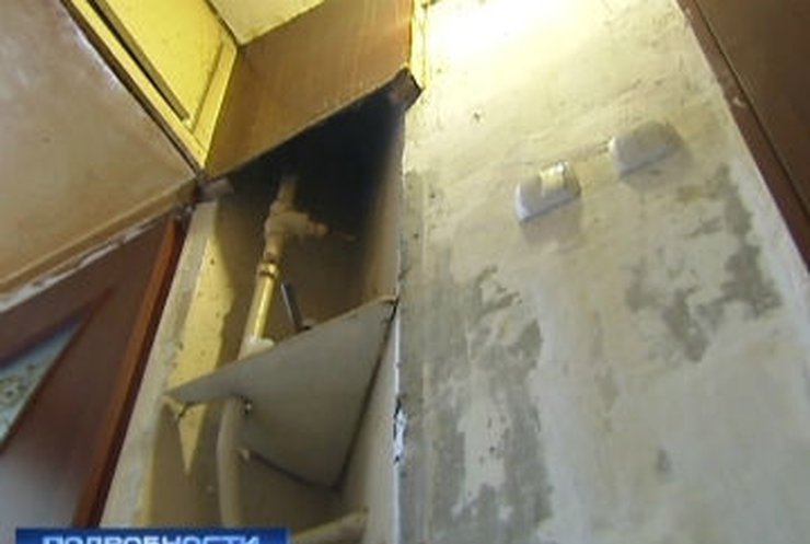 Сильный дождь залил жильцов киевской многоэтажки