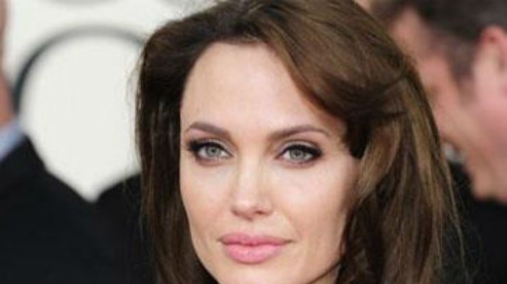 Анджелине Джоли удалят еще и яичники
