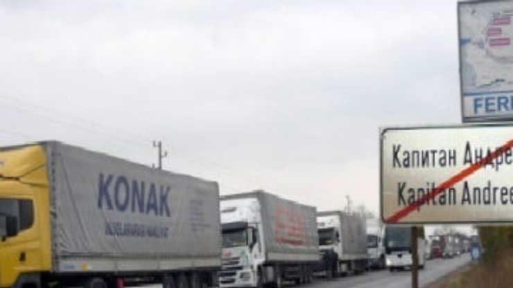 Болгарские дальнобойщики заблокировали движение на границе с Турцией