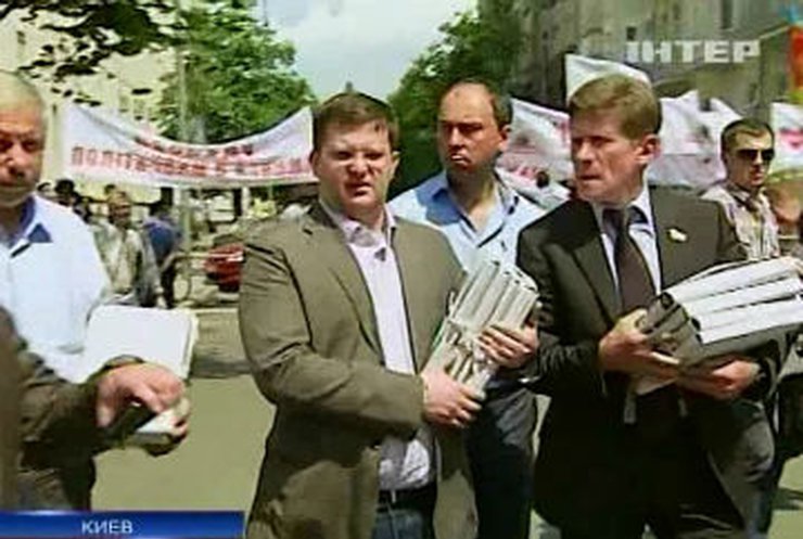 Депутаты "Батьківщини" собрали 5 тысяч подписей за освобождение Тимошенко