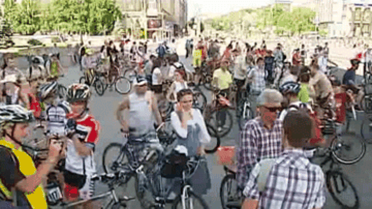 В Киеве прошел "велопарад в клеточку"