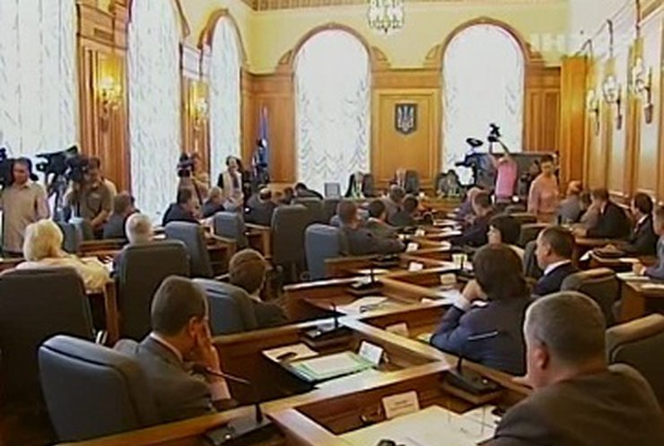 Глава МВД объяснит, почему не задержали мужчин, избивших журналистку