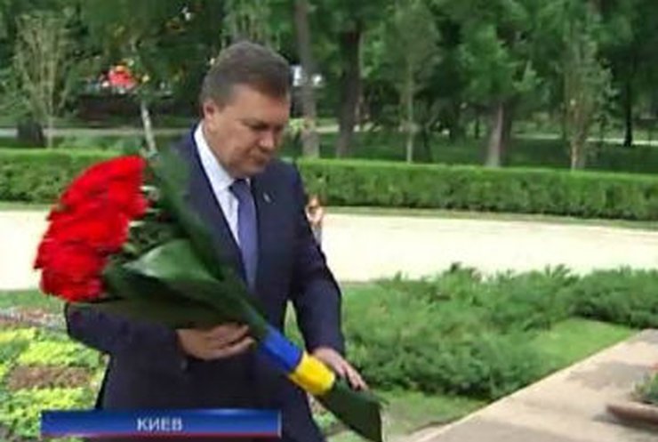 Виктор Янукович почтил память Тараса Шевченко
