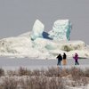 Туристы во время пикника уплыли на айсберге