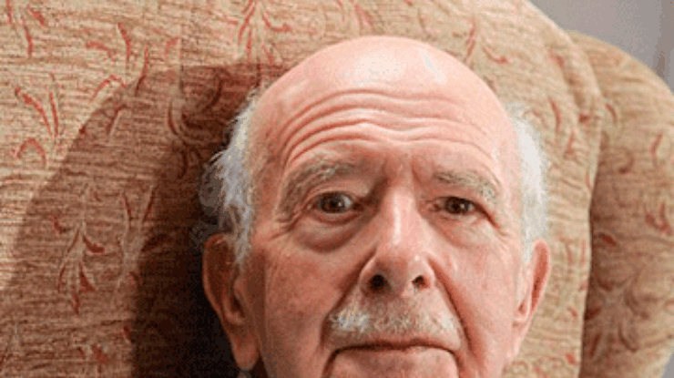 Англичанин через суд хочет отомстить больнице за лишение 70-летних усов