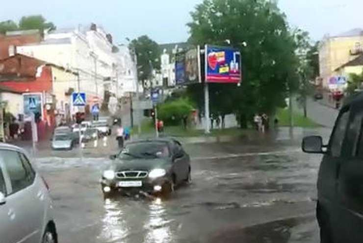 Харьков затопило после сильного ливня (видео)