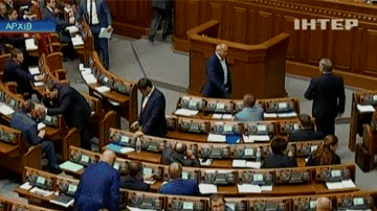 Как минимум 44 депутата Рады за год получили более миллиона гривен