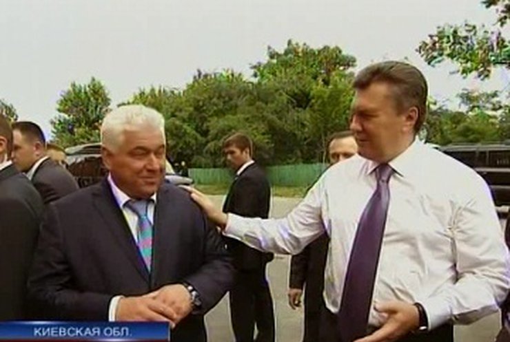 Янукович посетил макаровский центр соцподдержки детей