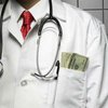 В Прикарпатье врач вымогал у инвалида тысячу долларов