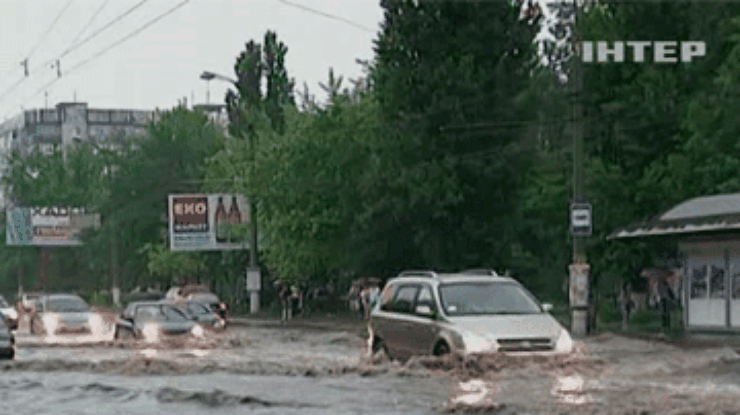 Проливные дожди затопили Херсон