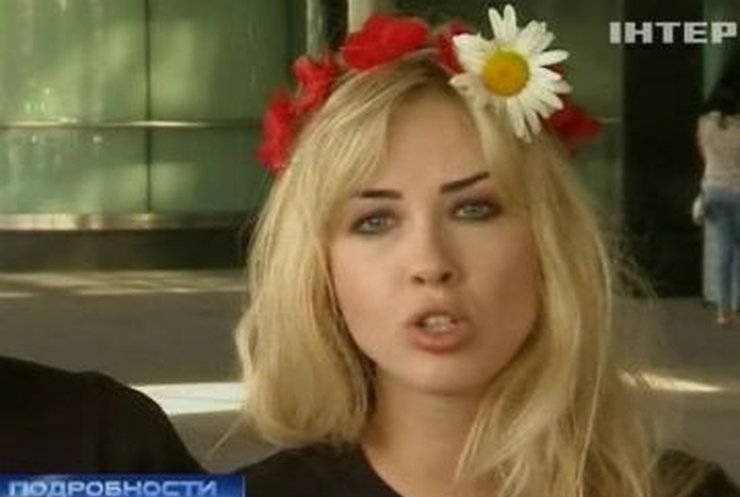Из Туниса выдворили одну из активисток Femen