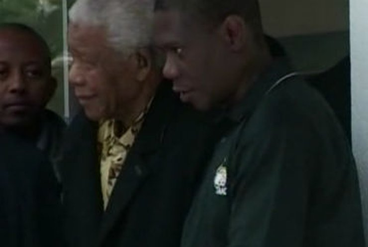 Нельсон Мандела госпитализирован в тяжелом состоянии