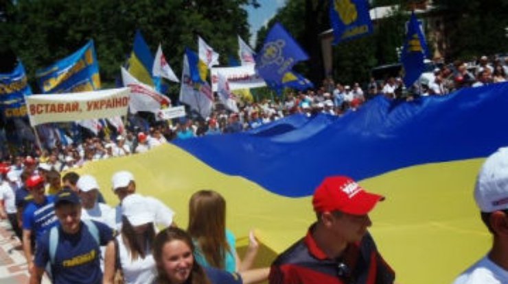 В Николаеве началась оппозиционная акция "Вставай, Украина!"