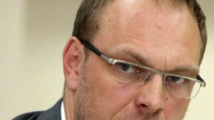 Защита будет настаивать, чтобы Тимошенко отпустили к матери, - Власенко