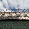 Психолог Ольшанской колонии приносил в носках наркотики