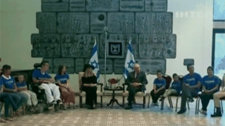 Шимон Перес и Барбара Стрейзанд поздравили 20 тяжелобольных израильских детей