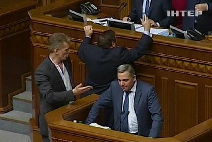 Янукович пригласил лидеров фракций на разговор
