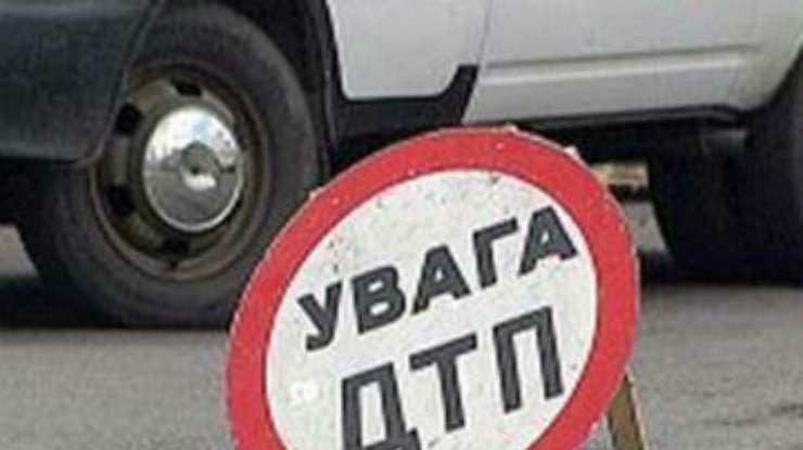 В Херсоне автобус столкнулся с автомобилем: 10 человек госпитализировали