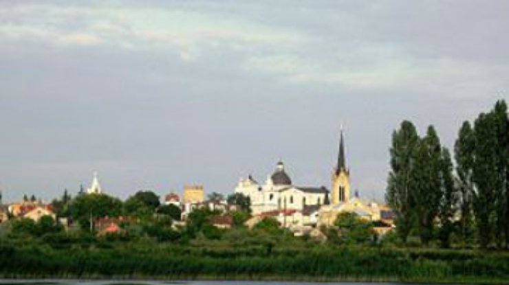 В Луцке в реку сползает целая улица