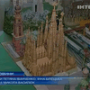 Житель Тернополя создает архитектурные шедевры из картона