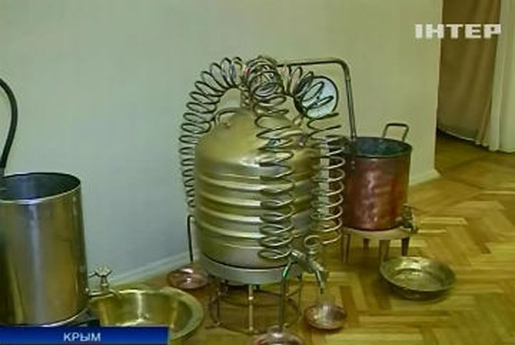В Алуште выставили на обозрение коллекцию самогонных аппаратов