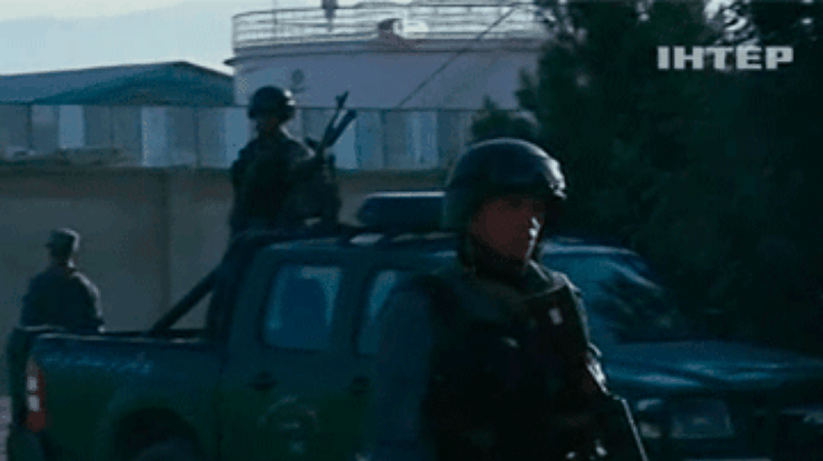 В Афганистане возле базы НАТО смертник подорвал машину