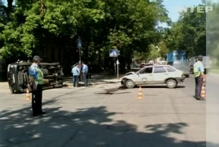 В Николаеве попала в ДТП машина, перевозившая свидетелей из Врадиевки