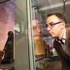 В музее Манчестера начала двигаться статуя египетского бога