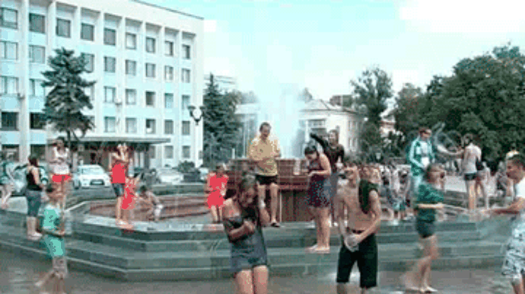 Жители Хмельницкого устроили водные бои