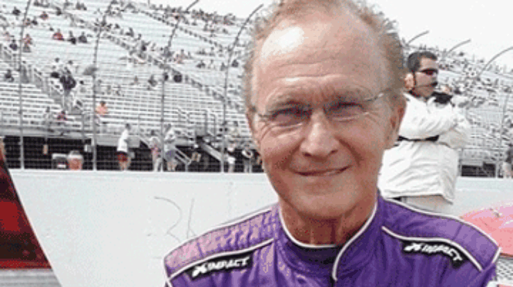В гонках NASCAR примет участие 71-летний пилот