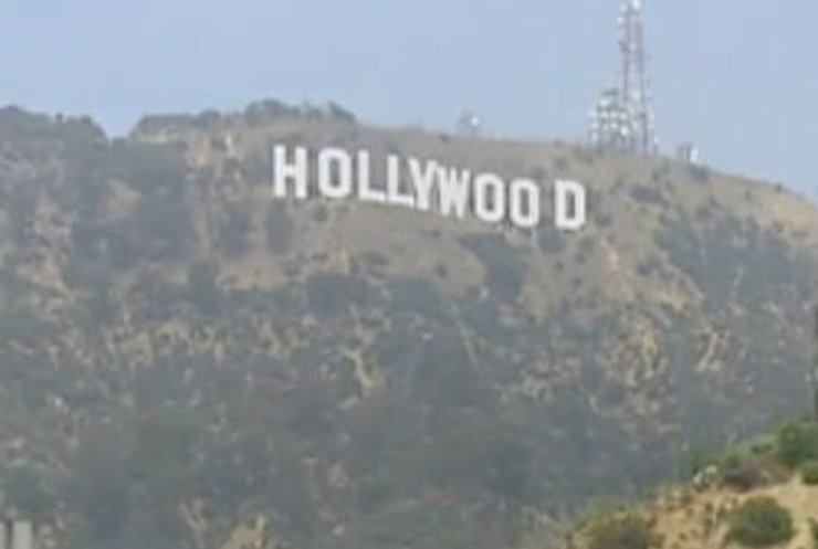 Легендарной надписи Hollywood исполнилось 90-лет