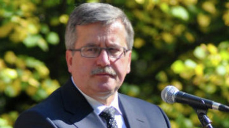 Коморовский и Грищенко возложили цветы погибшим в Волынской трагедии