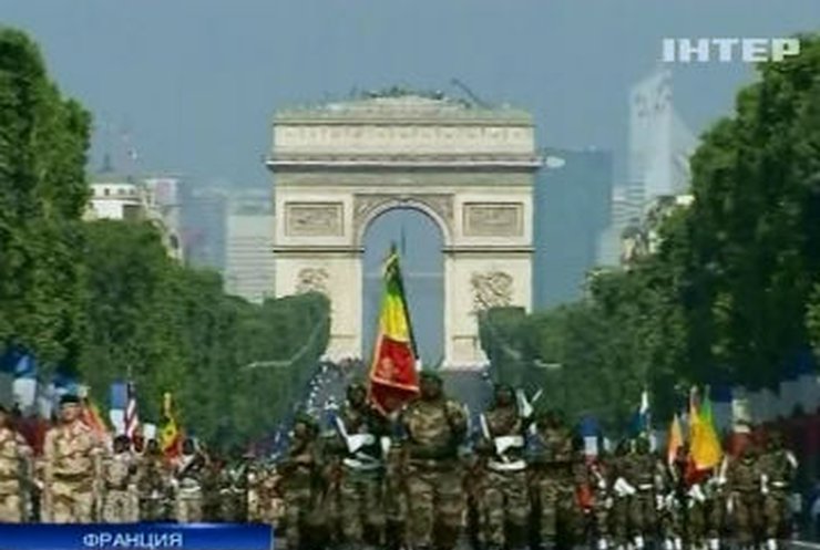 Франция отметила День взятия Бастилии военным парадом