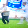 Возмущенный болельщик отобрал мяч у белорусских футболистов