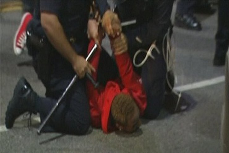 В Лос-Анджелесе защитники Циммермана напали на полицейских