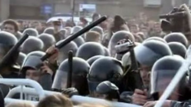 В России на акциях оппозиции задержали более 100 человек