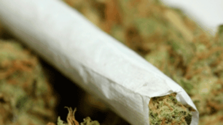 Израильские врачи предложили курить марихуану, чтобы излечиться от воспаления ЖКТ