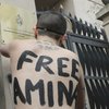 Активистка FEMEN сорвала работу тунисского посольства в Швейцарии