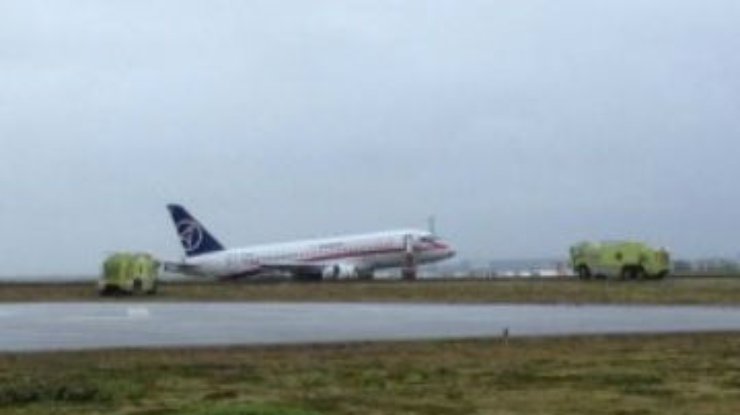 Российский самолет в Исландии при посадке задел корпусом взлетную полосу