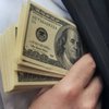 Декан прикарпатского ВУЗа требовал у абитуриентки взятку в тысячу долларов