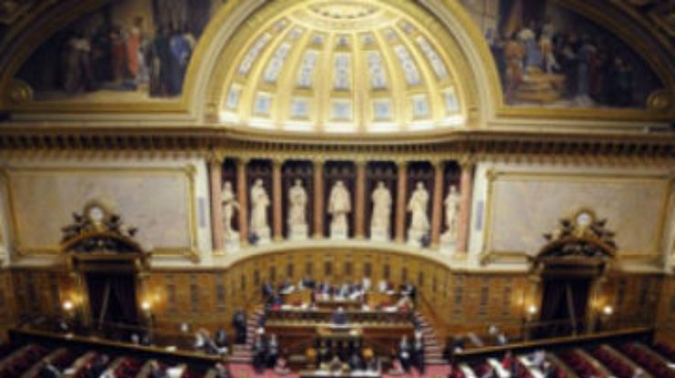 Парламент Франции позволил оскорблять президента