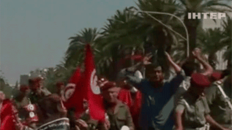 В Тунисе продолжаются уличные столкновения
