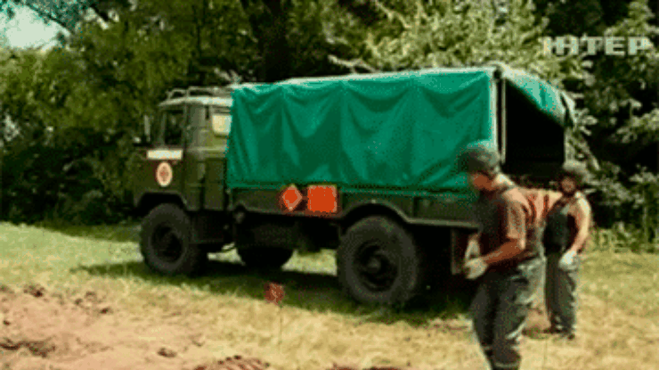 На Луганщине пиротехники уничтожили склад с боеприпасами
