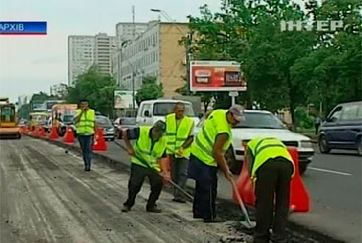 За полгода на ремонте украинских дорог своровали 150 миллионов гривен