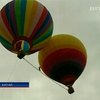 Китайский канатоходец прошел между двух летящих воздушных шаров