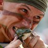 Николаевские десантники в честь дня ВДВ разрывали зубами живых лягушек