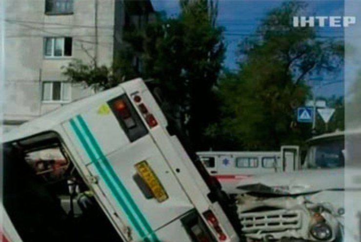 В Северодонецке грузовик разбил маршрутку с пассажирами