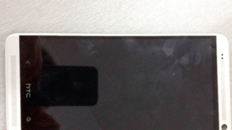 В Сети рассекретили гигантскую версию смартфона HTC One