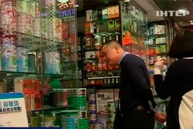 Из-за ботулизма в магазинах Гонконга отзывают детские молочные смеси