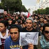 В Тунисе десятки тысяч демонстрантов потребовали отставки правительства
